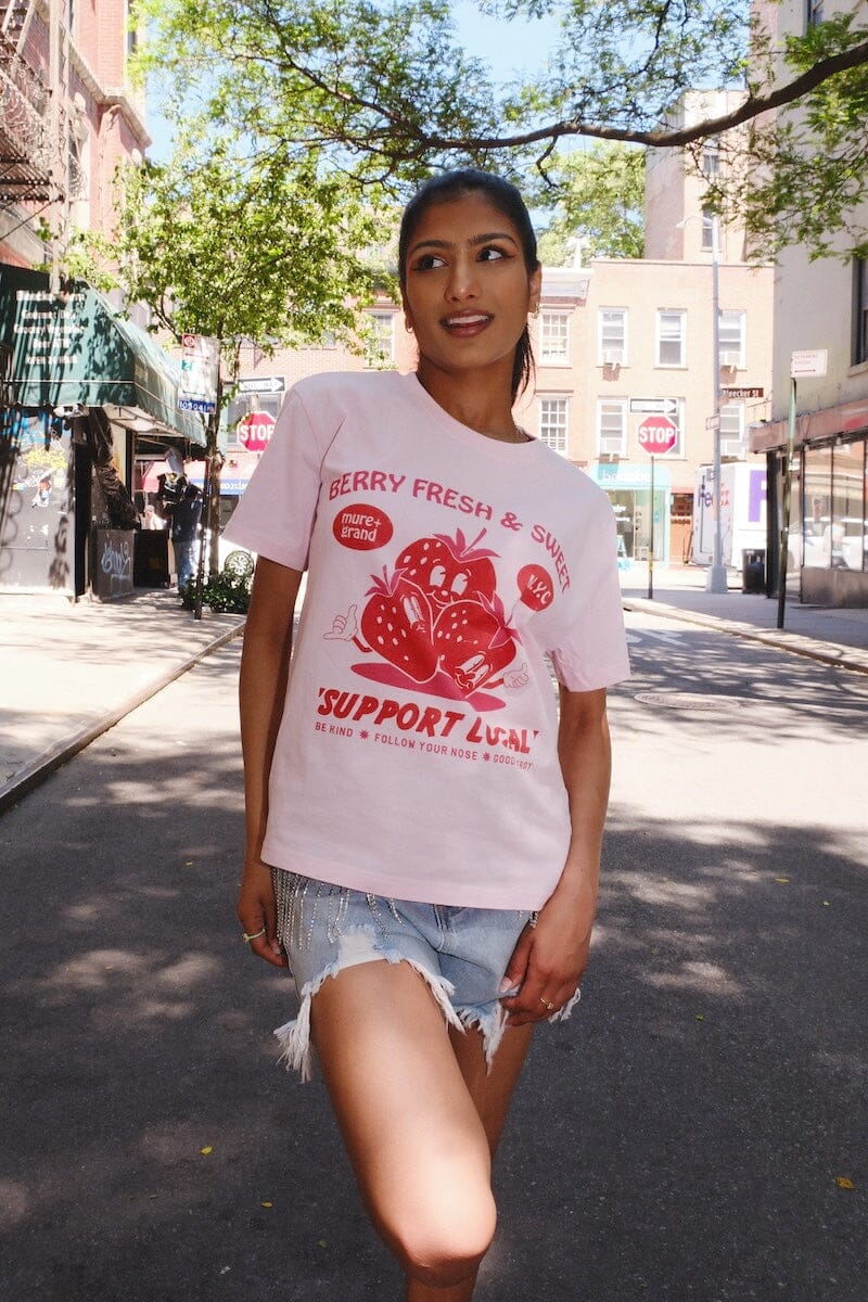 Berry Fresh + Sweet Graphic Tshirt t-shirt mure + grand