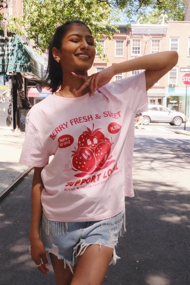 Berry Fresh + Sweet Graphic Tshirt t-shirt mure + grand