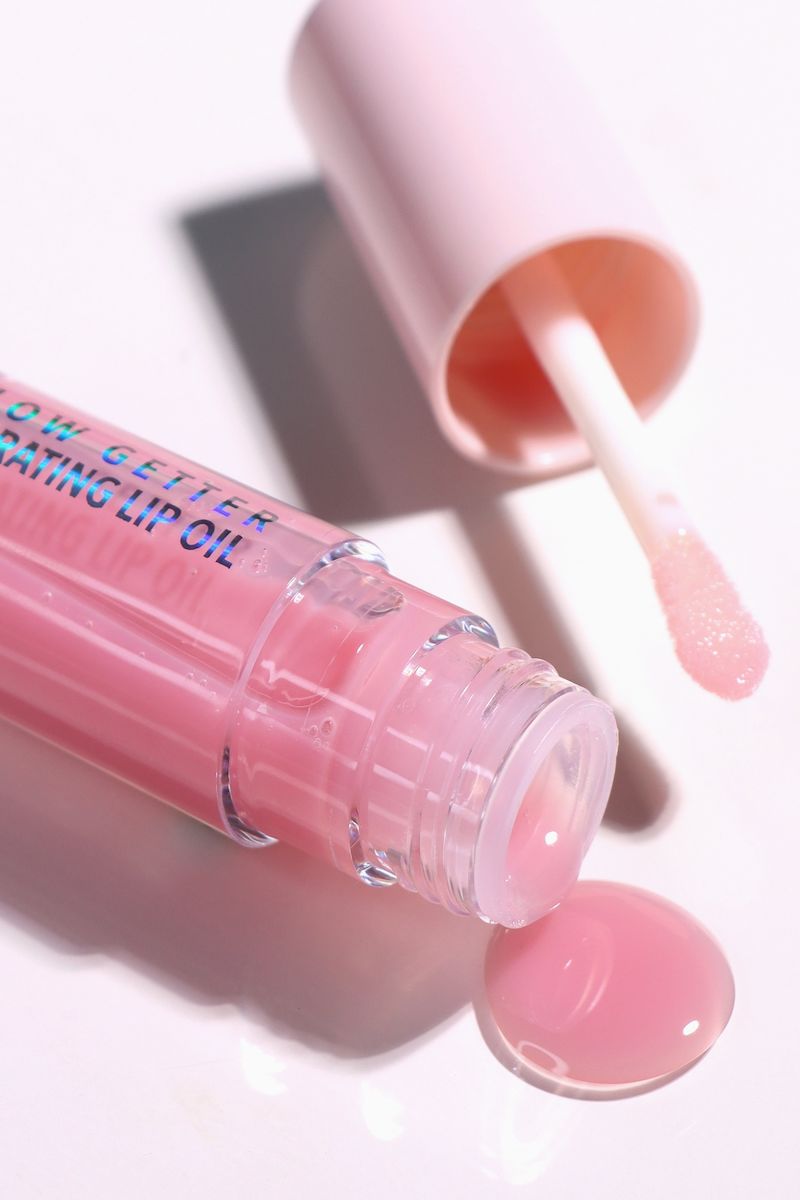 Glow Getter Hydrating Lip Oil in Bubble Pink Beauty Moira Cosmetics
