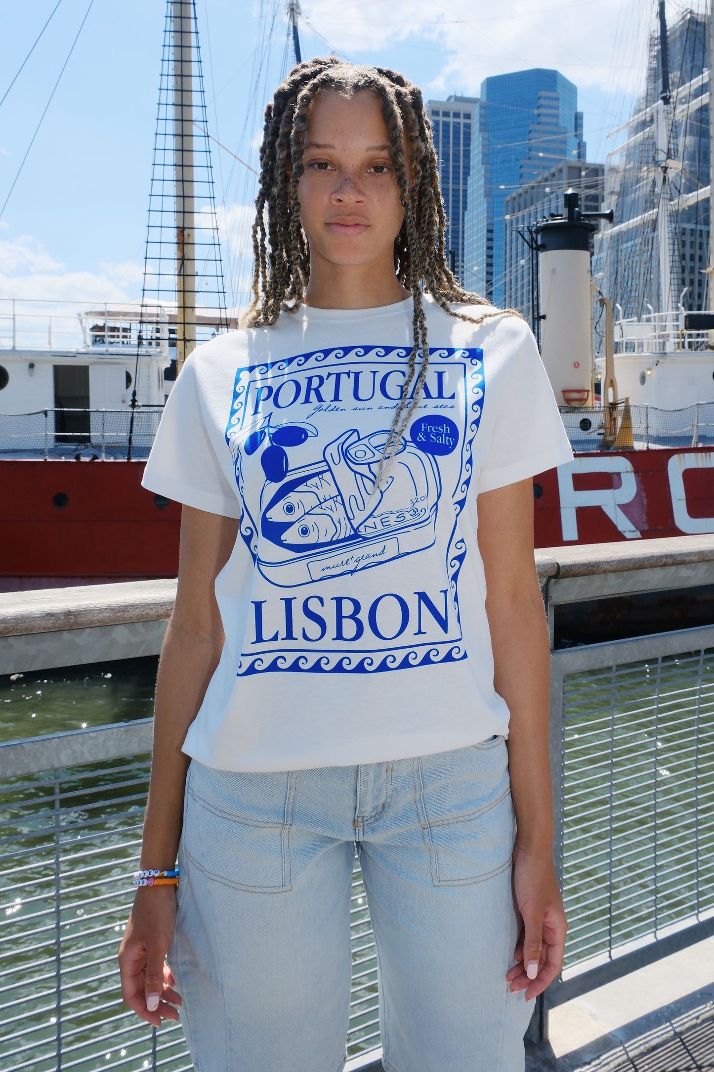 Lisbon Portugal Graphic T-Shirt t-shirt mure + grand White / Small