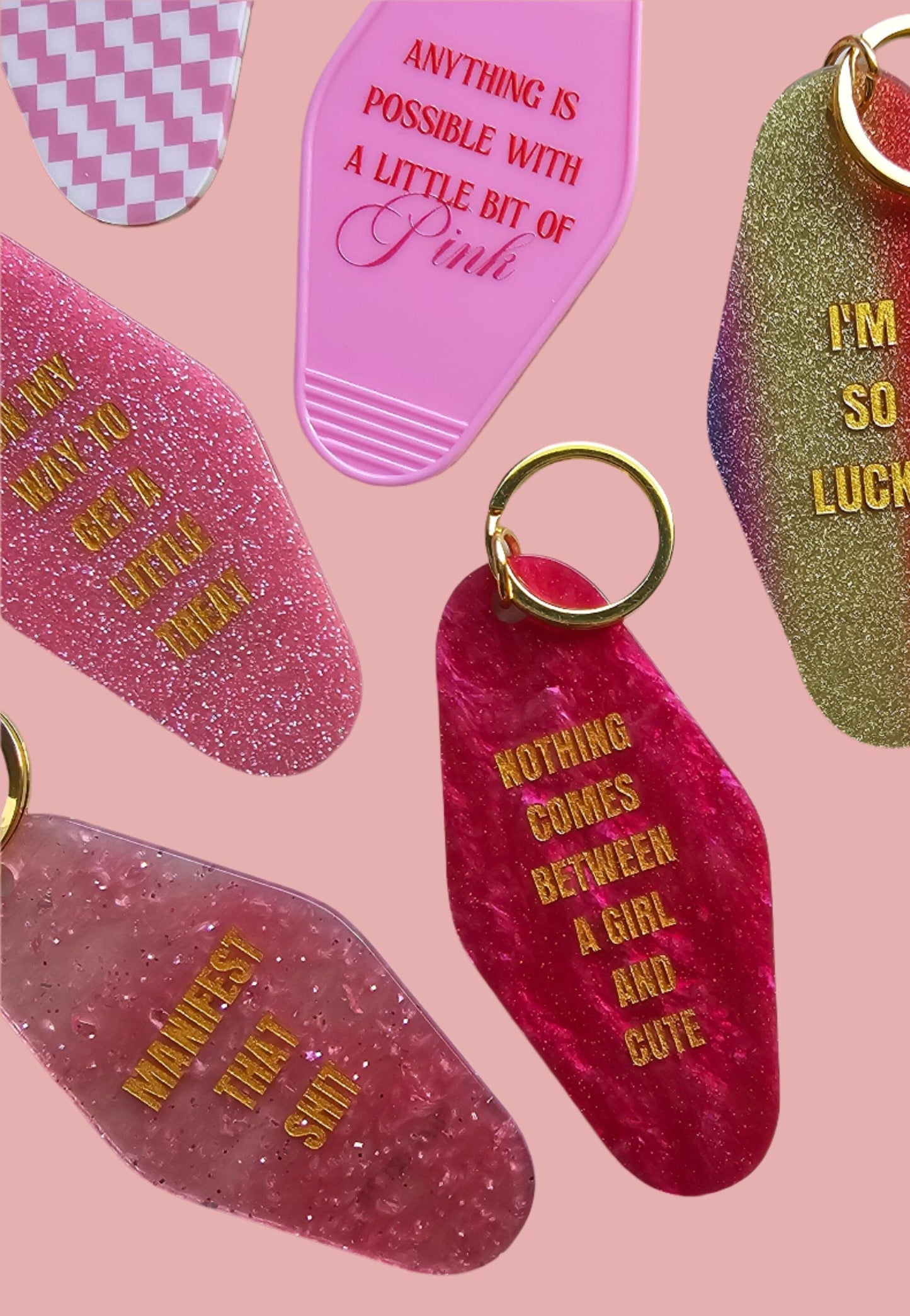 Nothing Comes Between a Girl and Cute Motel Keychain Keychain mure + grand