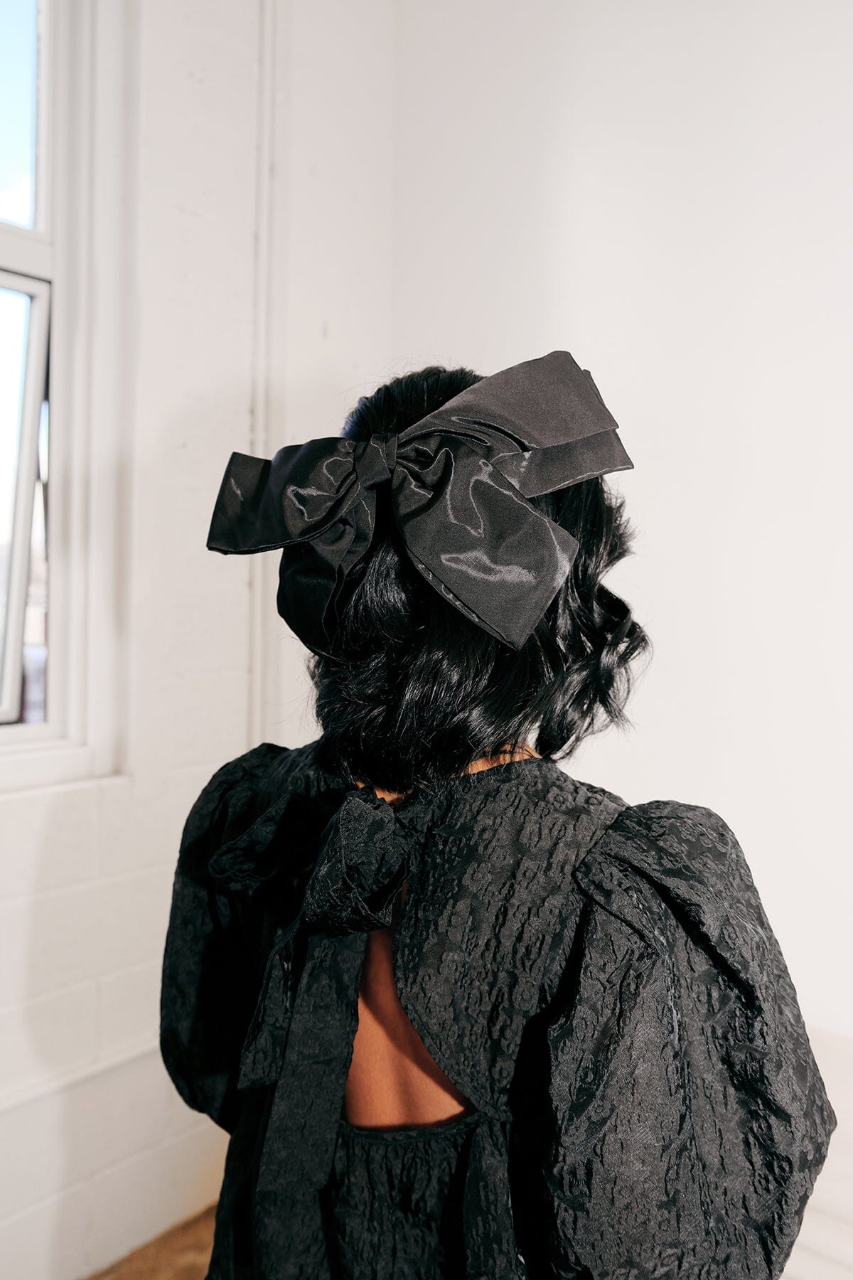 Oversized Silky Satin Bow Hair Clip Hair Accessory mure + grand Black
