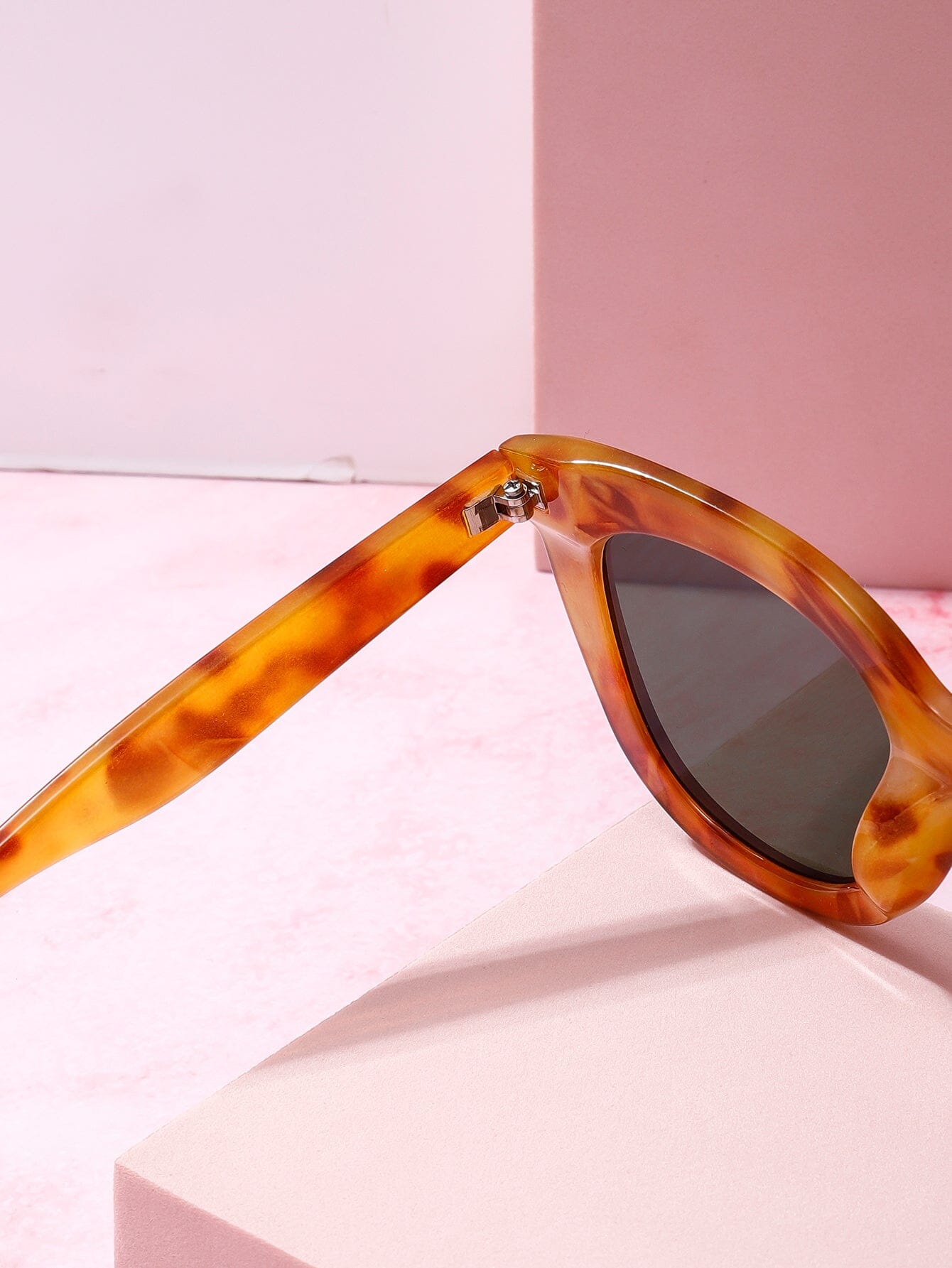 Paloma Oversize Frame Sunglasses Sunglasses mure + grand