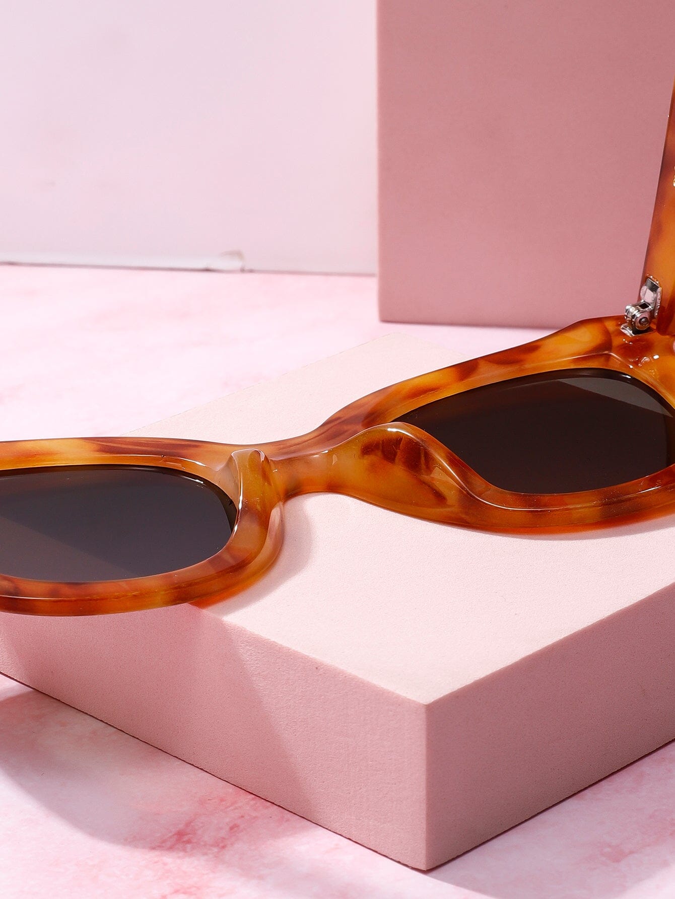 Paloma Oversize Frame Sunglasses Sunglasses mure + grand