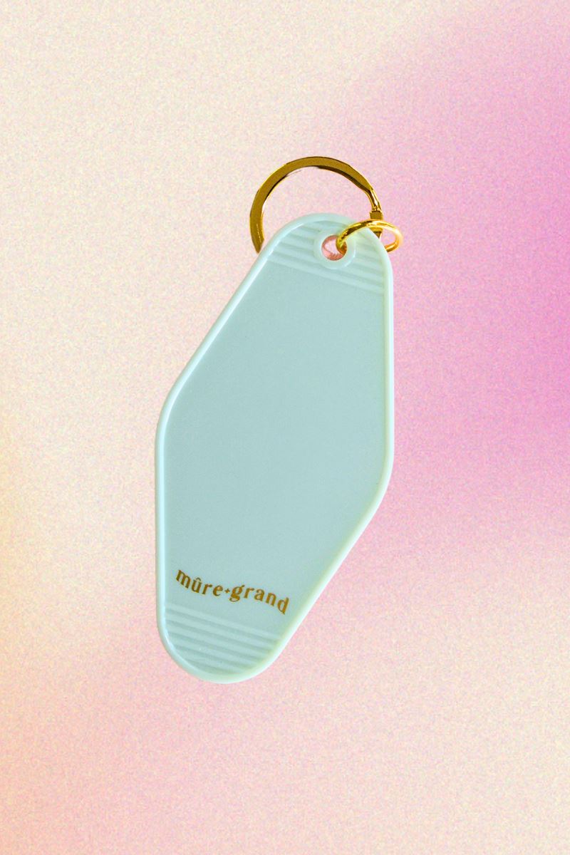 Totally Not Delulu Motel Keychain Keychain mure + grand