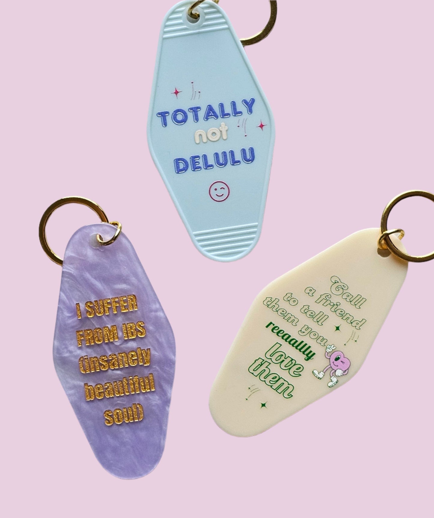Totally Not Delulu Motel Keychain Keychain mure + grand