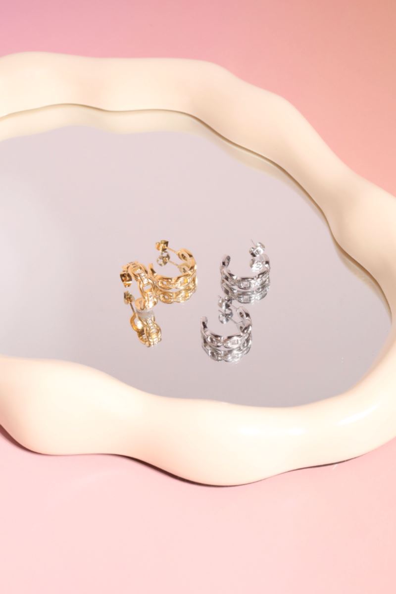 Finn Chain Link Hoop Earrings mure + grand Gold