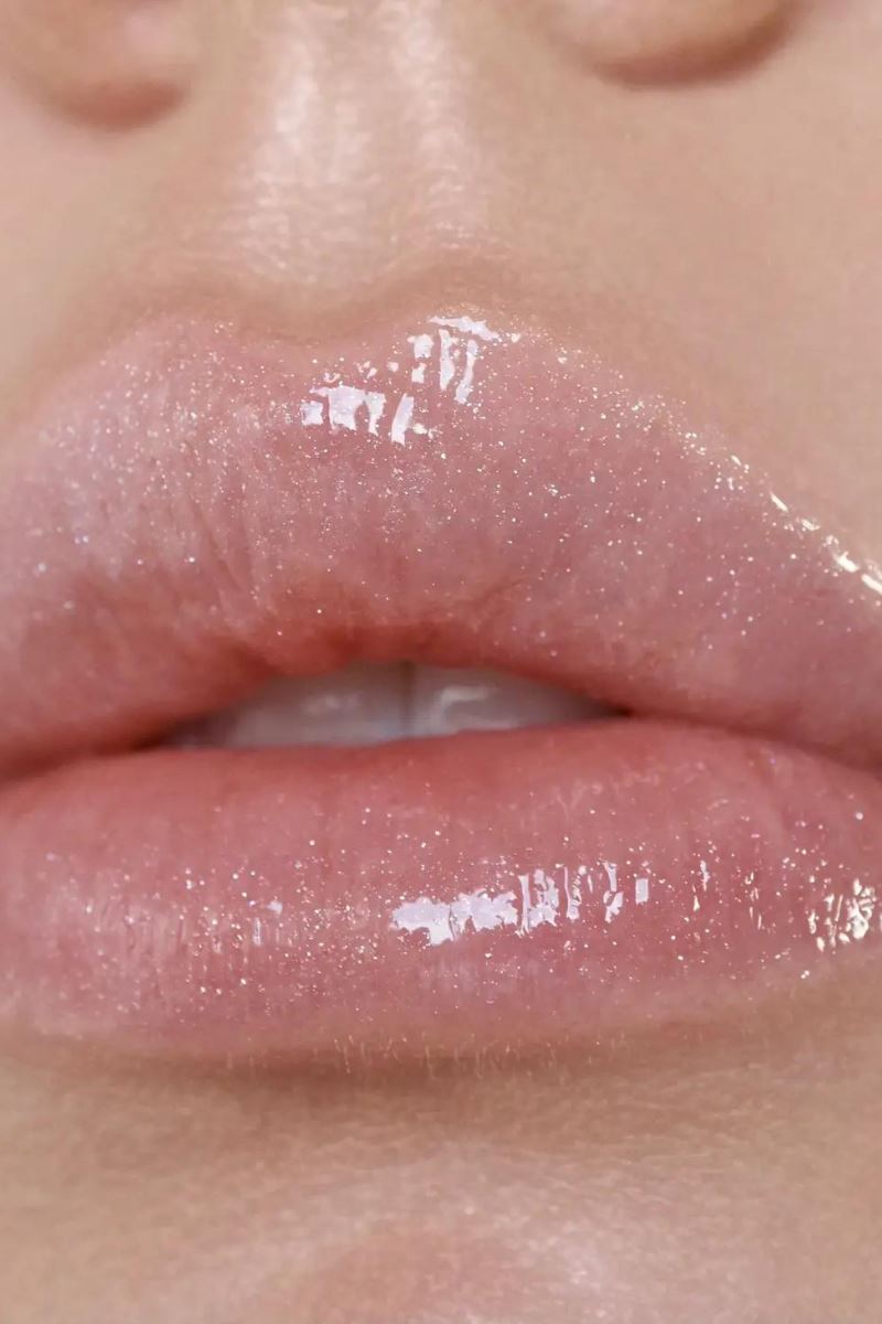 Glow Getter Hydrating Lip Oil in Champagne Kiss Beauty Moira Cosmetics