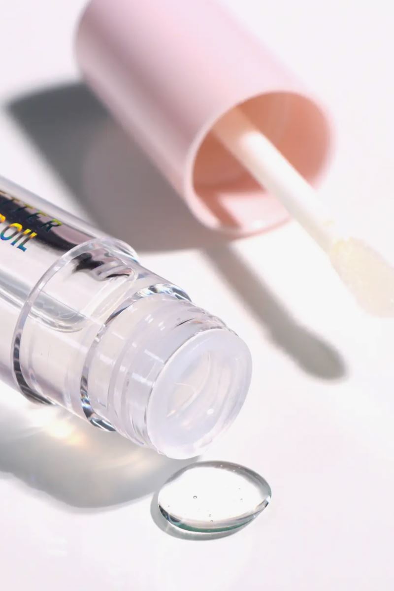 Glow Getter Hydrating Lip Oil in Clear Beauty Moira Cosmetics