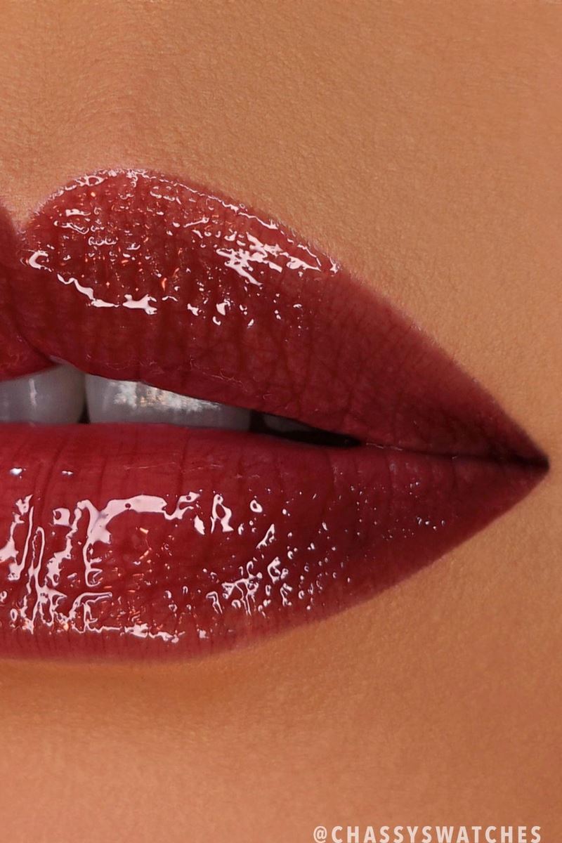 Glow Getter Hydrating Lip Oil in Teaberry Beauty Moira Cosmetics