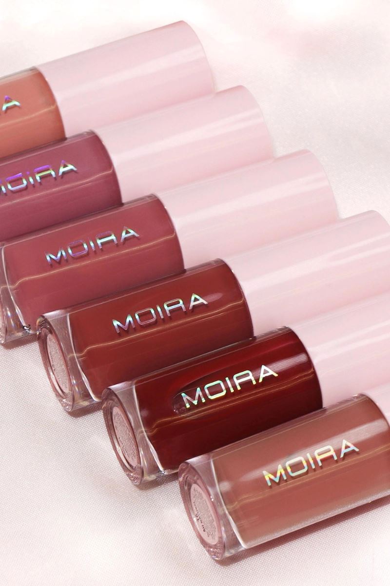 Glow Getter Hydrating Lip Oil in Teaberry Beauty Moira Cosmetics