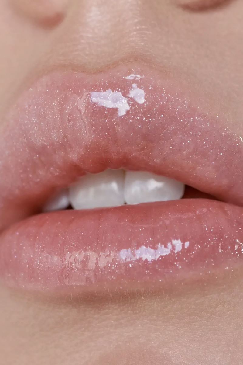 Glow Getter Hydrating Lip Oil in Tickled Pink Beauty Moira Cosmetics