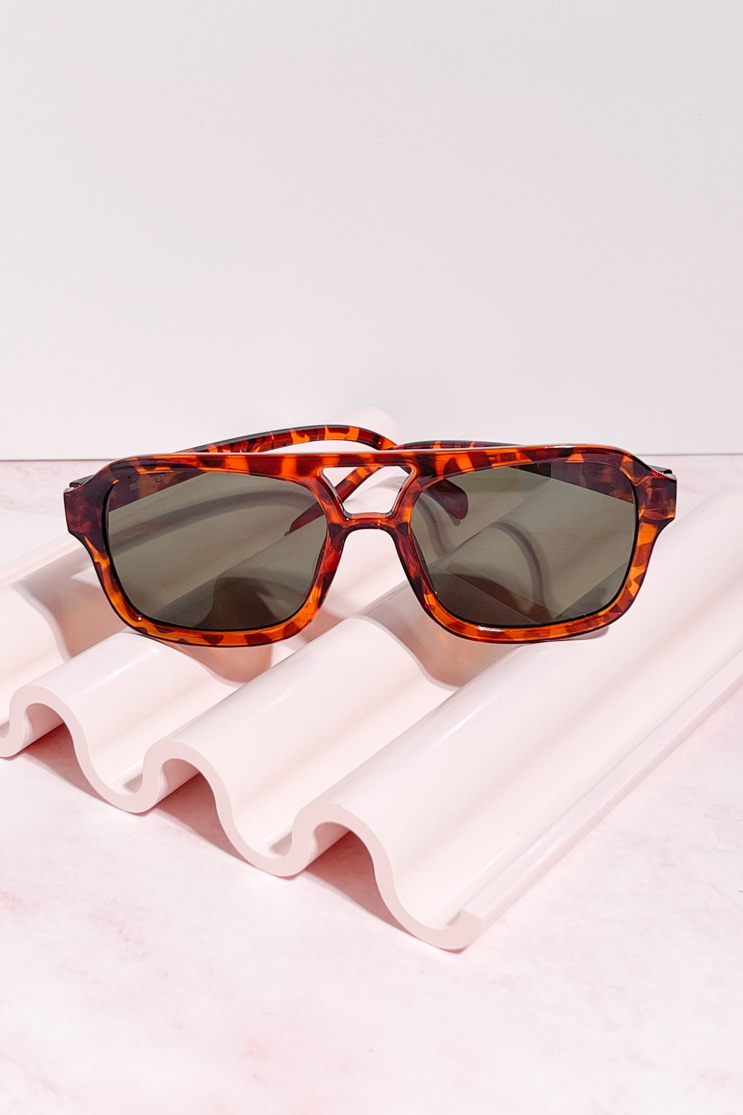 Sandbar Aviator Sunglasses Sunglasses Mulberry & Grand Tortoise with Green Lens