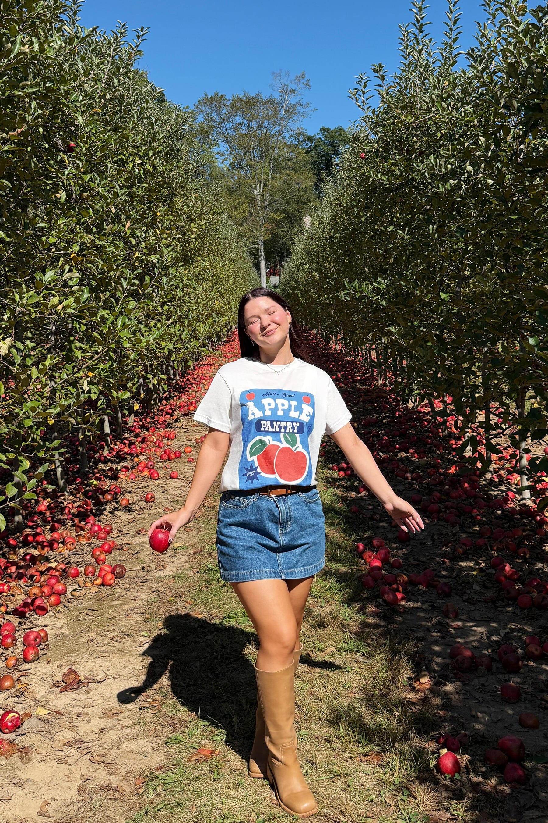 Apple Pantry Graphic T-shirt t-shirt mure + grand 