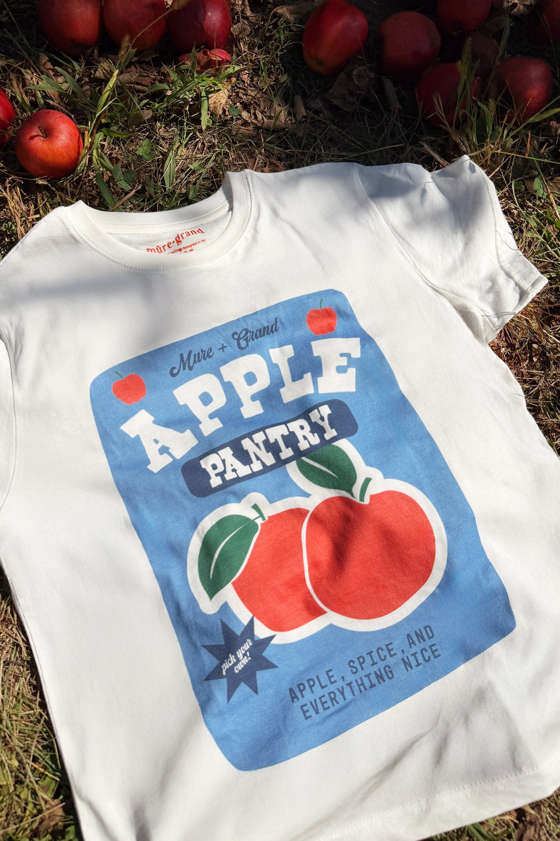 Apple Pantry Graphic T-shirt t-shirt mure + grand 