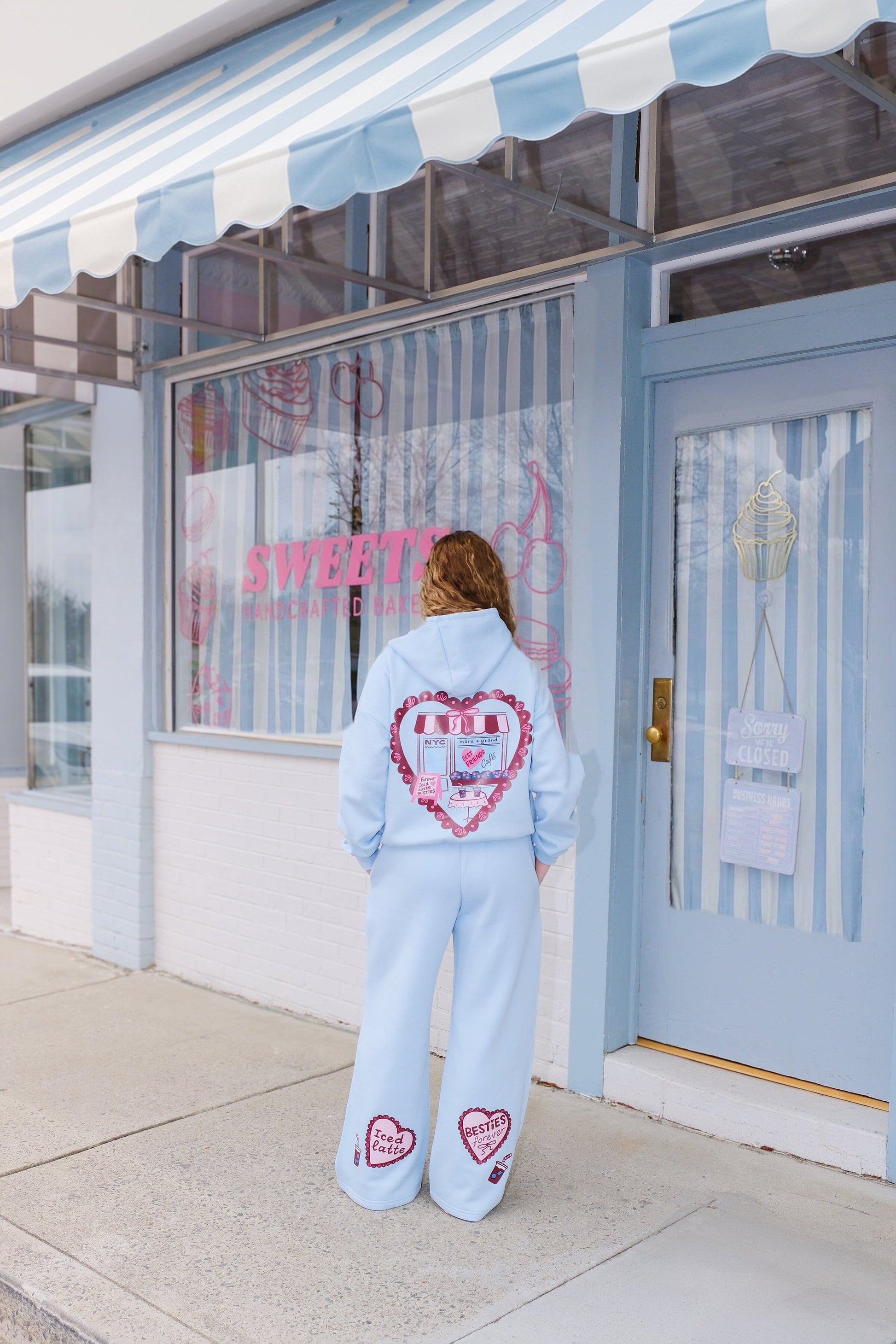 Best Friends Cafe Crop Graphic Hoodie Hoodie mure + grand 