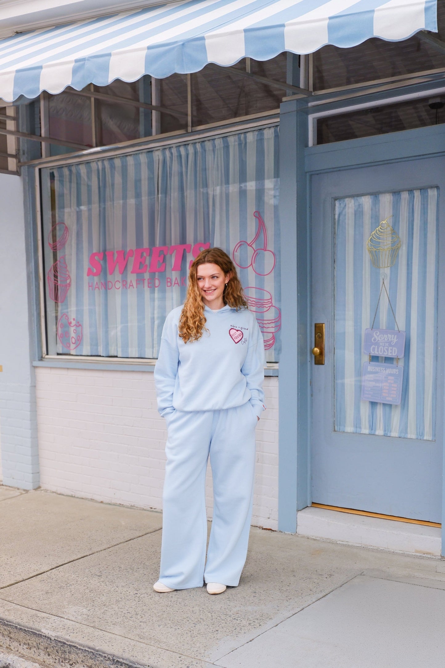 Best Friends Cafe Crop Graphic Hoodie Hoodie mure + grand 