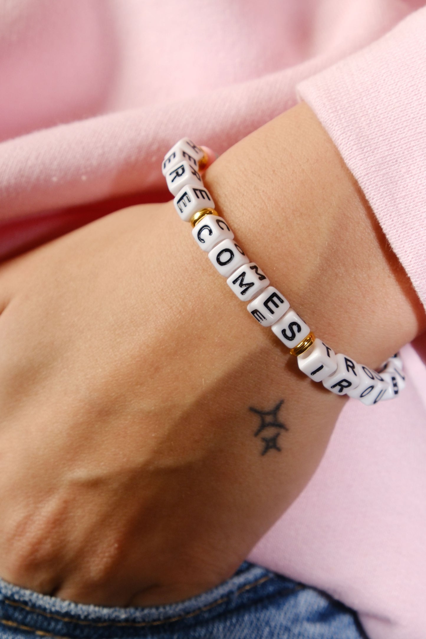 Here Comes Trouble Inspirational Beaded Bracelet Bracelet mure + grand 