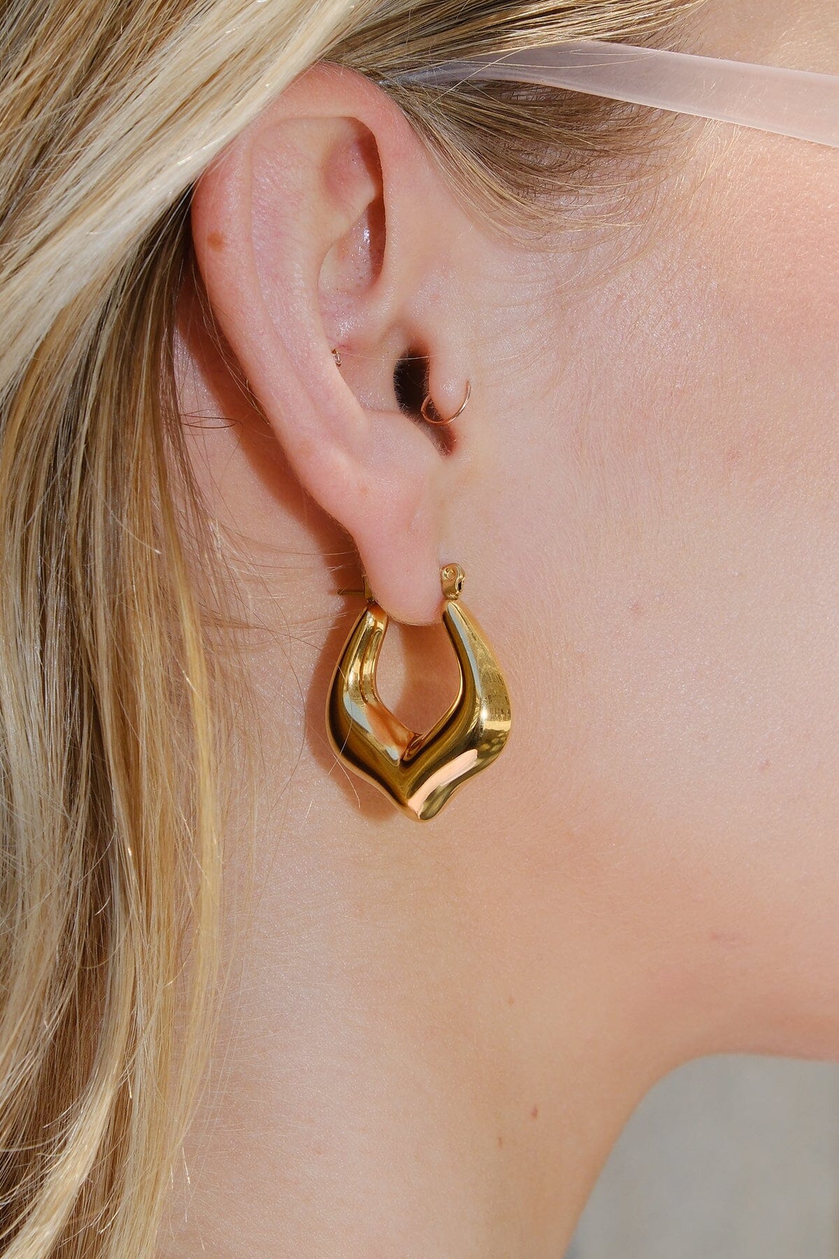 Hyacinth Pointed Hoop Earrings Earrings mure + grand Gold 