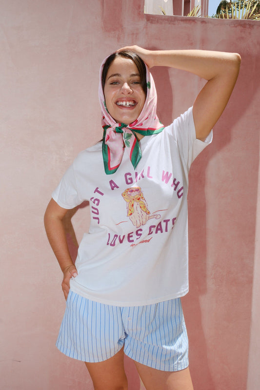Just a Girl Who Loves Cats Graphic T-shirt t-shirt mure + grand 