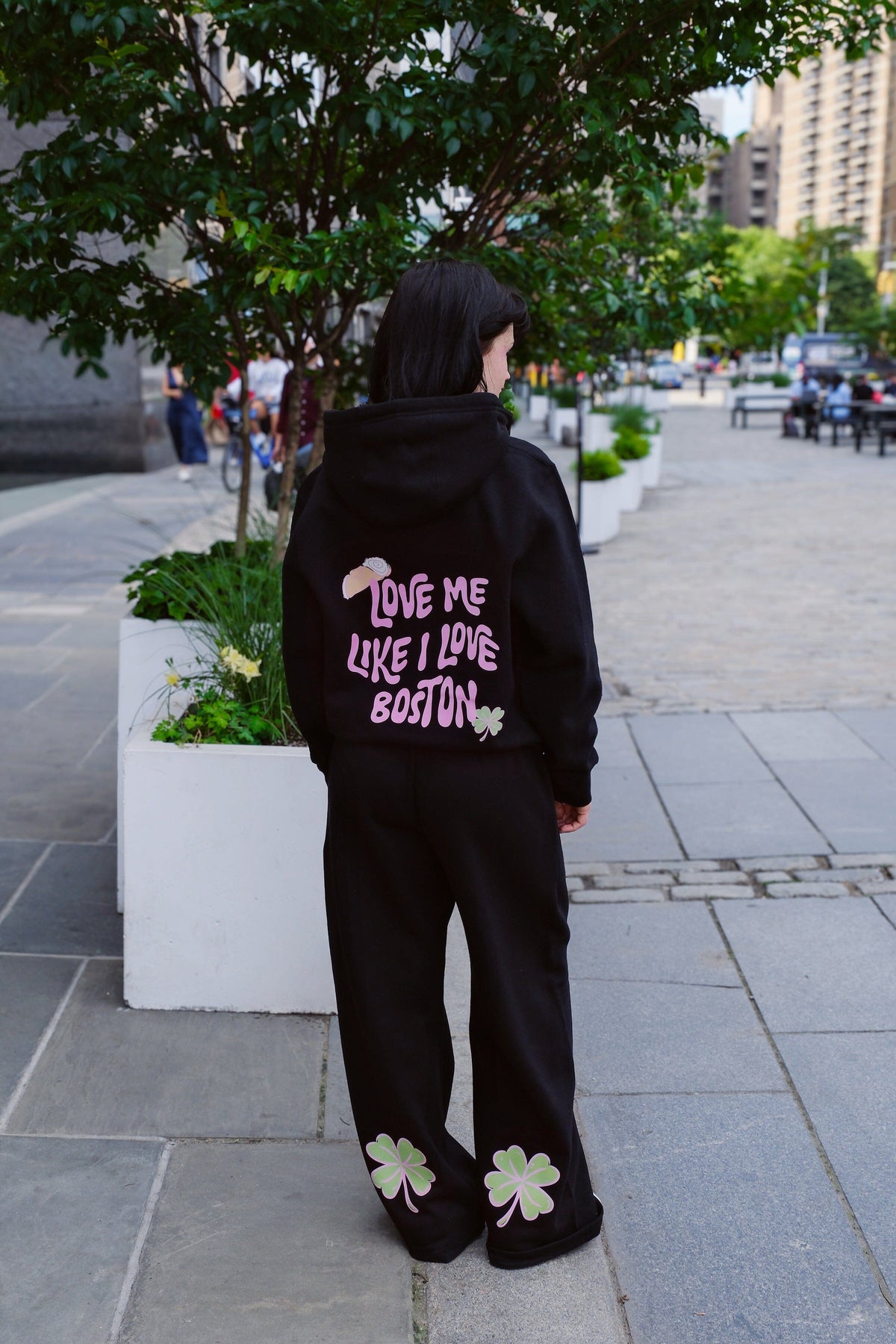 Love Me Like I Love Boston Crop Graphic Hoodie - Black Hoodie mure + grand 