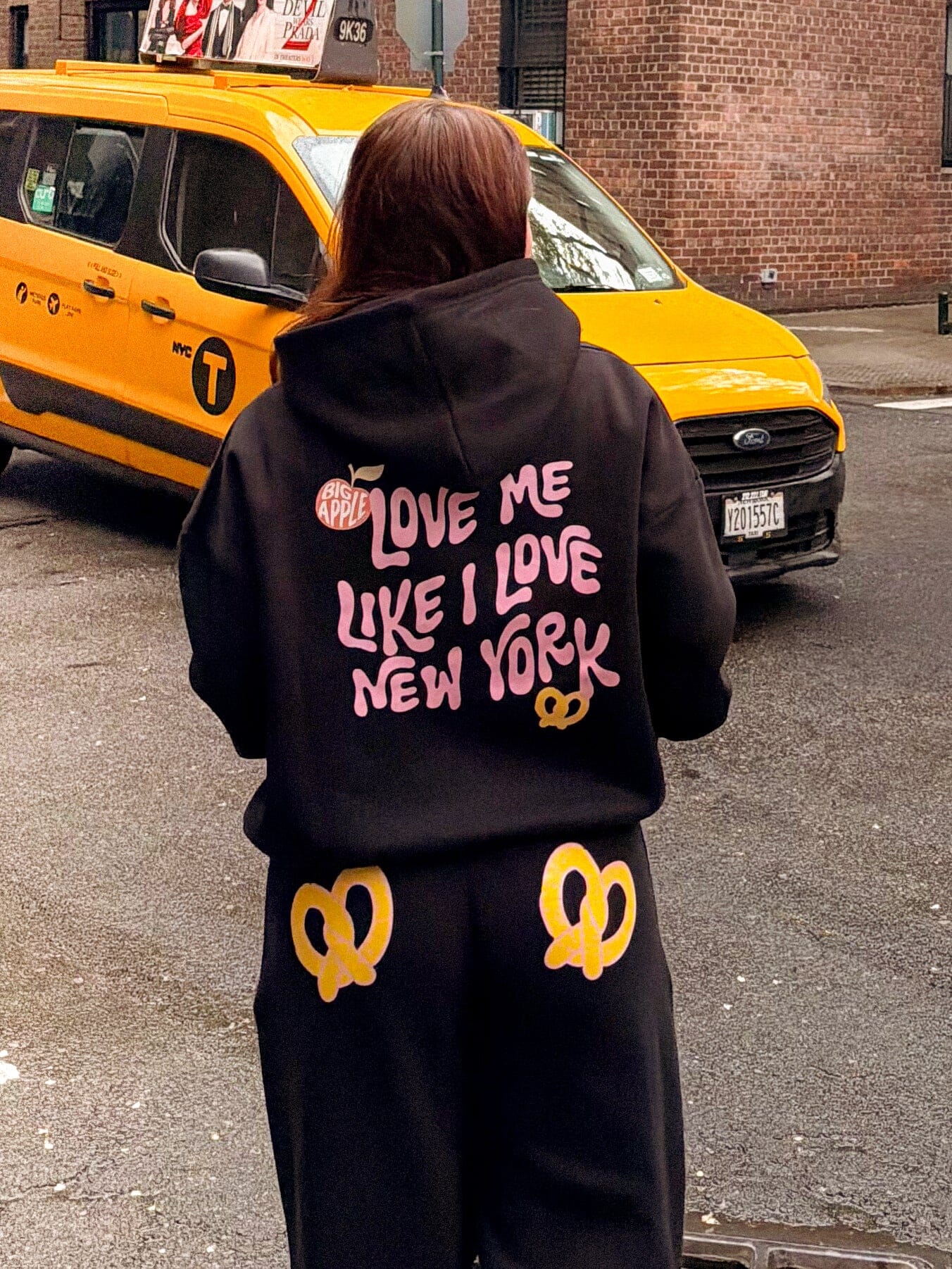 Love Me Like I Love New York Crop Graphic Hoodie (Black) Hoodie mure + grand 