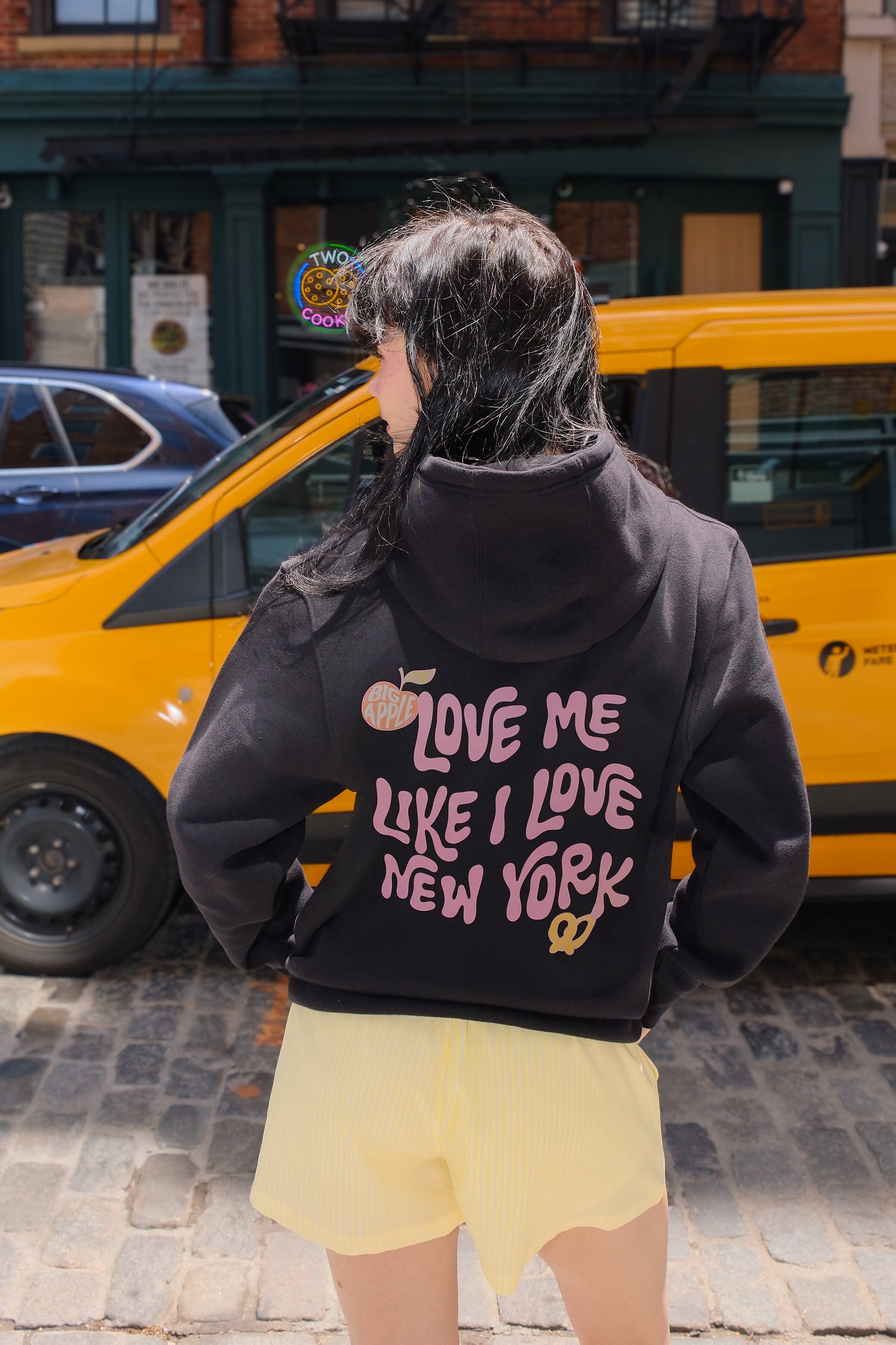Love Me Like I Love New York Crop Graphic Hoodie (Black)