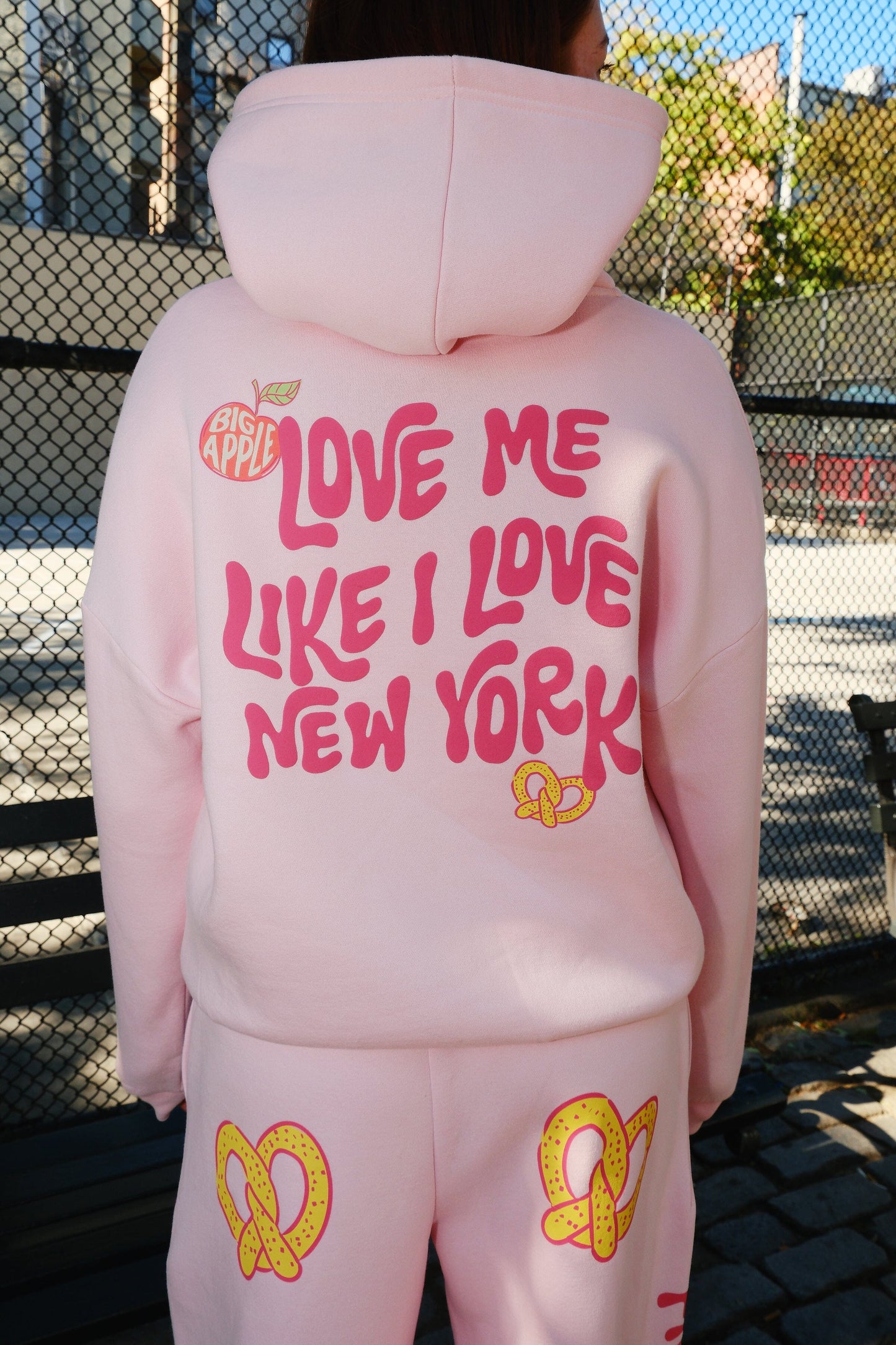 Love Me Like I Love New York Crop Graphic Hoodie mure + grand 