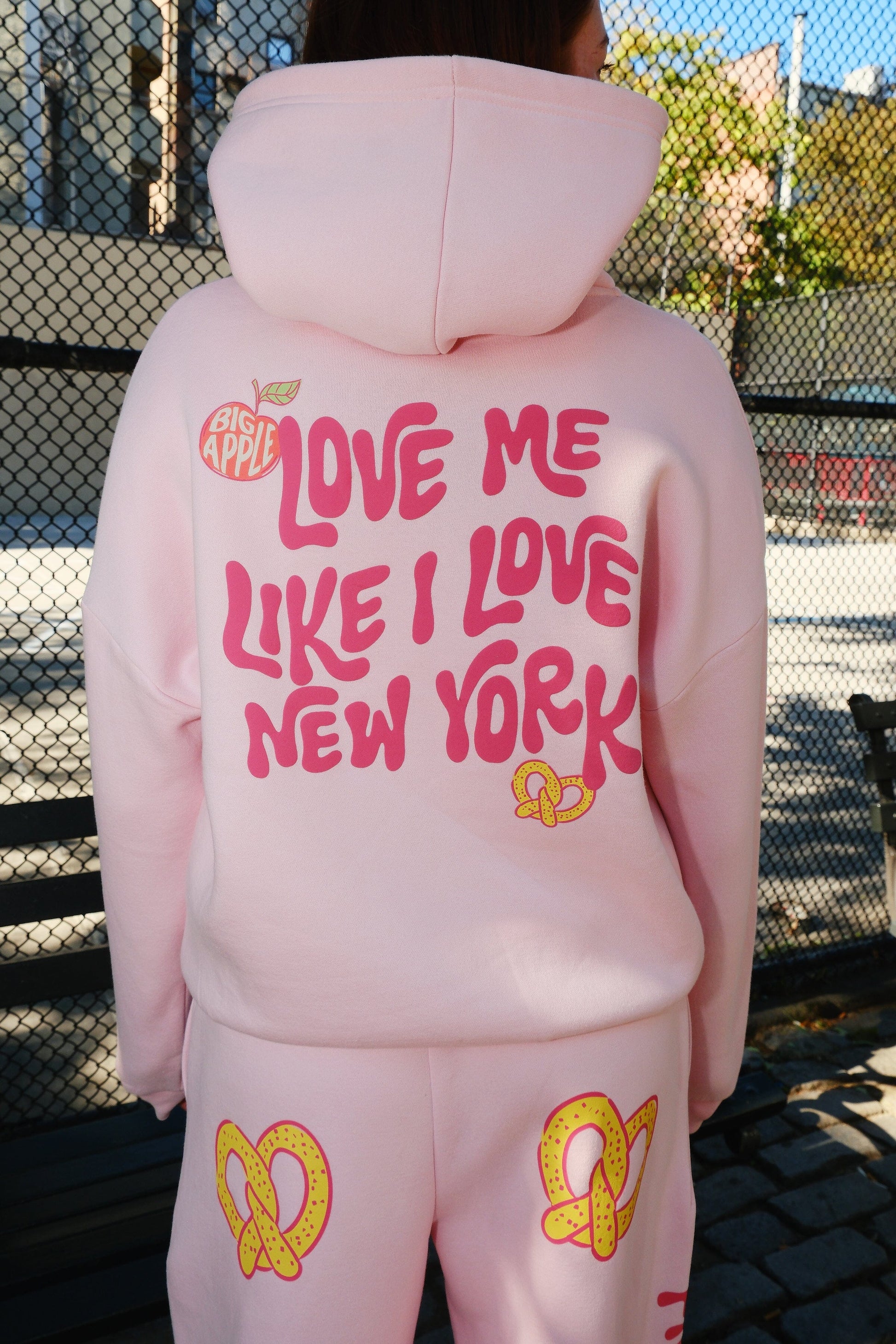 Love Me Like I Love New York Crop Graphic Hoodie mure + grand 