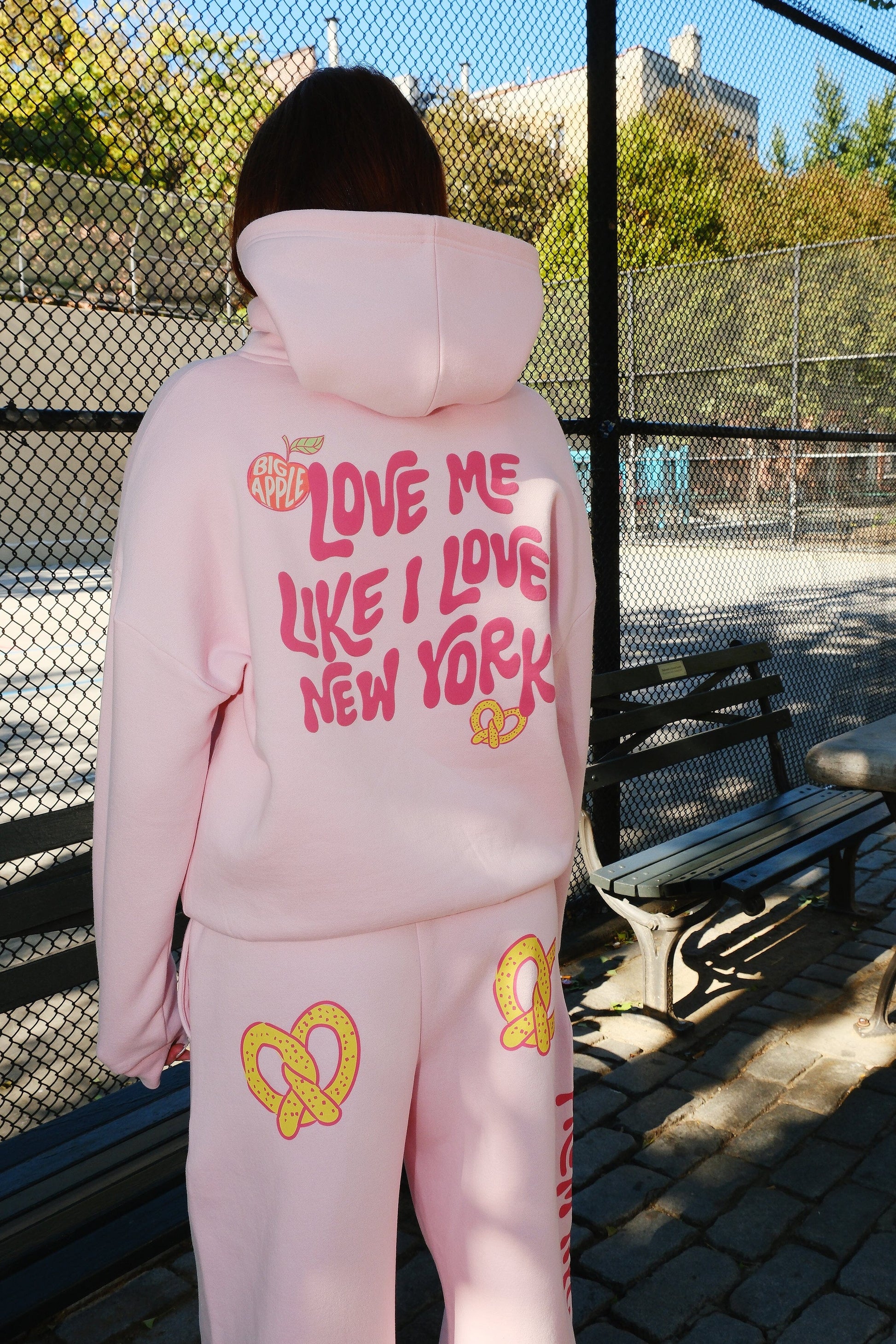 Love Me Like I Love New York Crop Graphic Hoodie mure + grand 