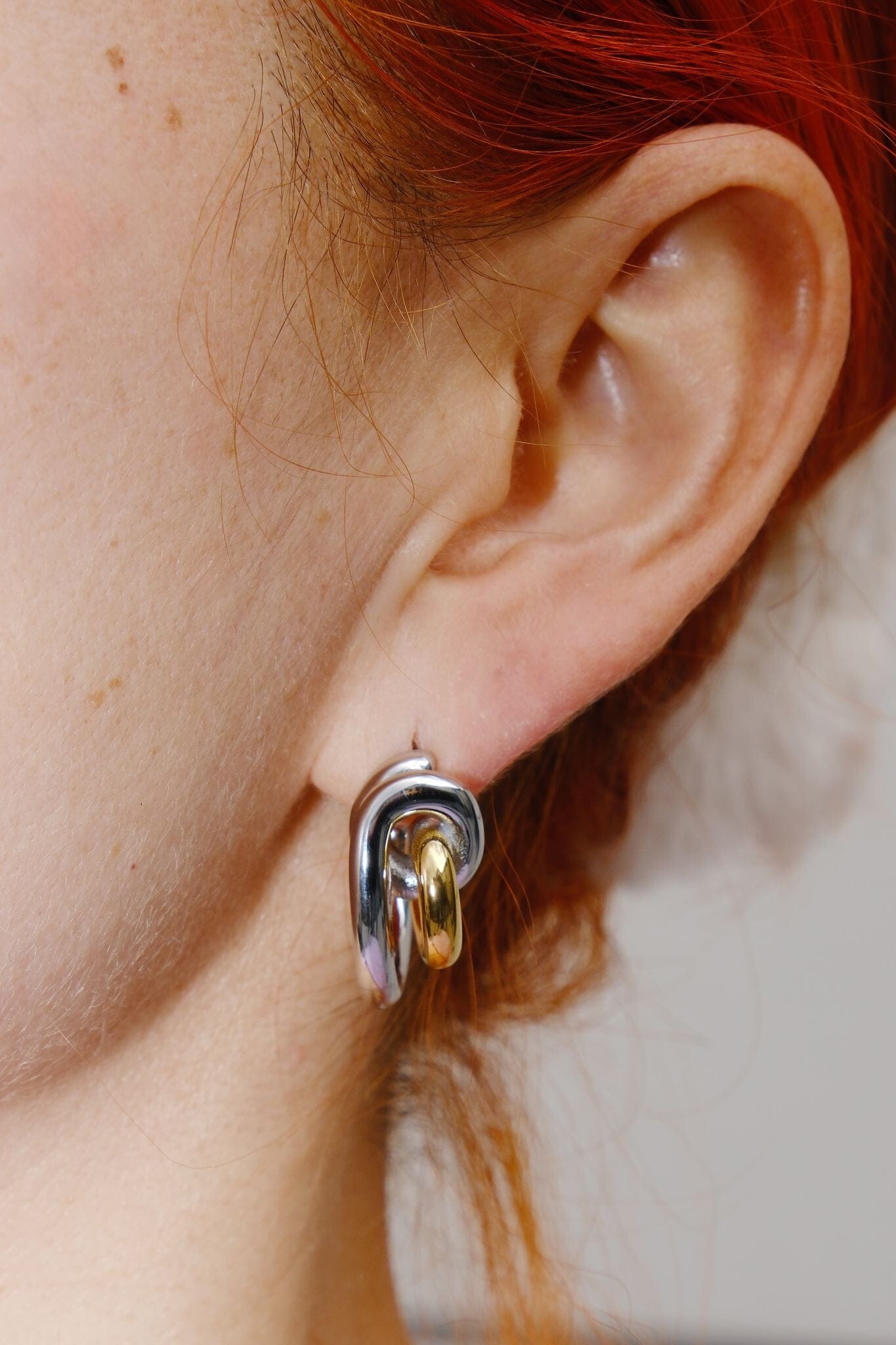 Mila Loop Hoop Earrings Earrings mure + grand 