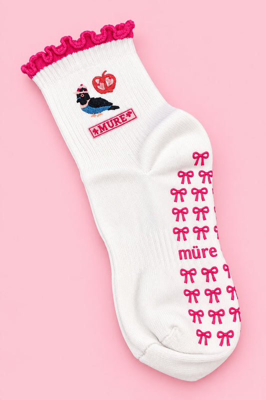 New York Icons Frill Pilates Grip Socks Socks mure + grand 