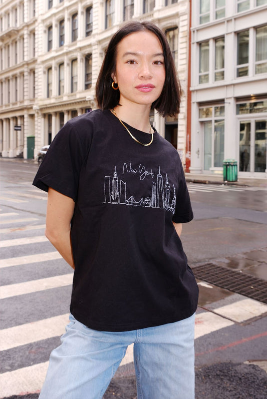 New York Skyline Embroidered T-Shirt mure + grand 