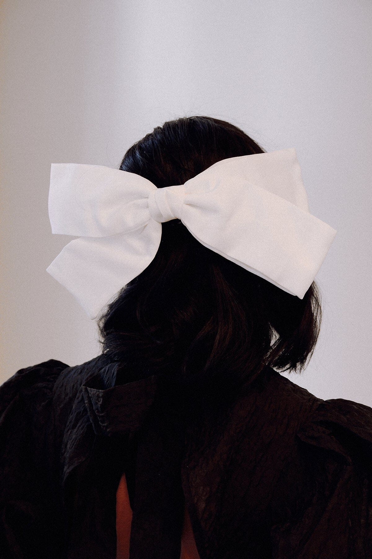 Oversized Silky Satin Bow Hair Clip Hair Accessory mure + grand White 