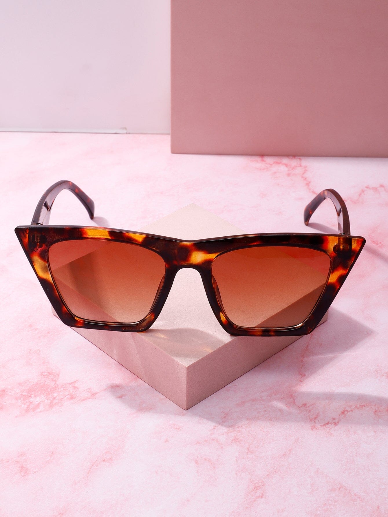 Cat eye sunglasses with square frame hotsell