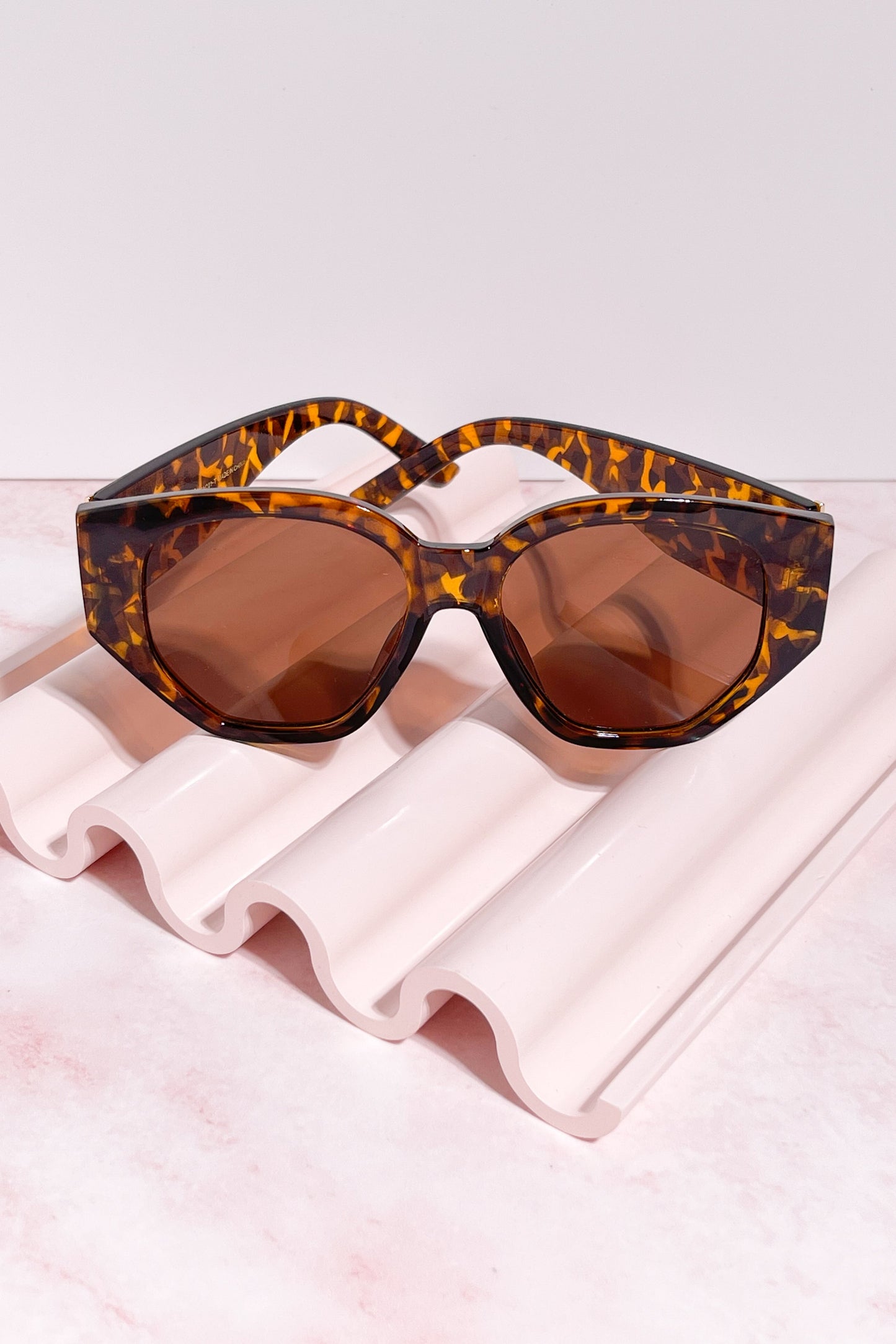 Beachy Keen Rounded Sunglasses Sunglasses Mulberry & Grand Tortoise 