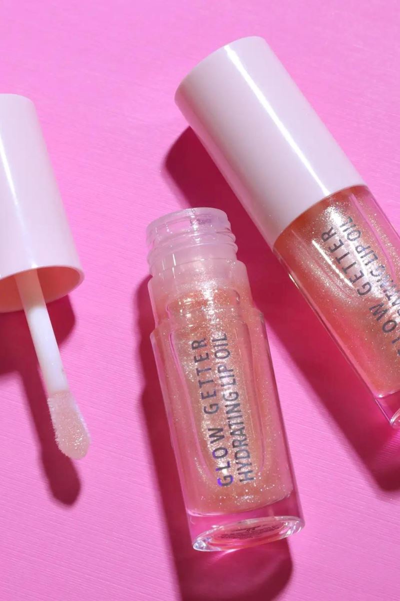 Glow Getter Hydrating Lip Oil in Champagne Kiss Beauty Moira Cosmetics 