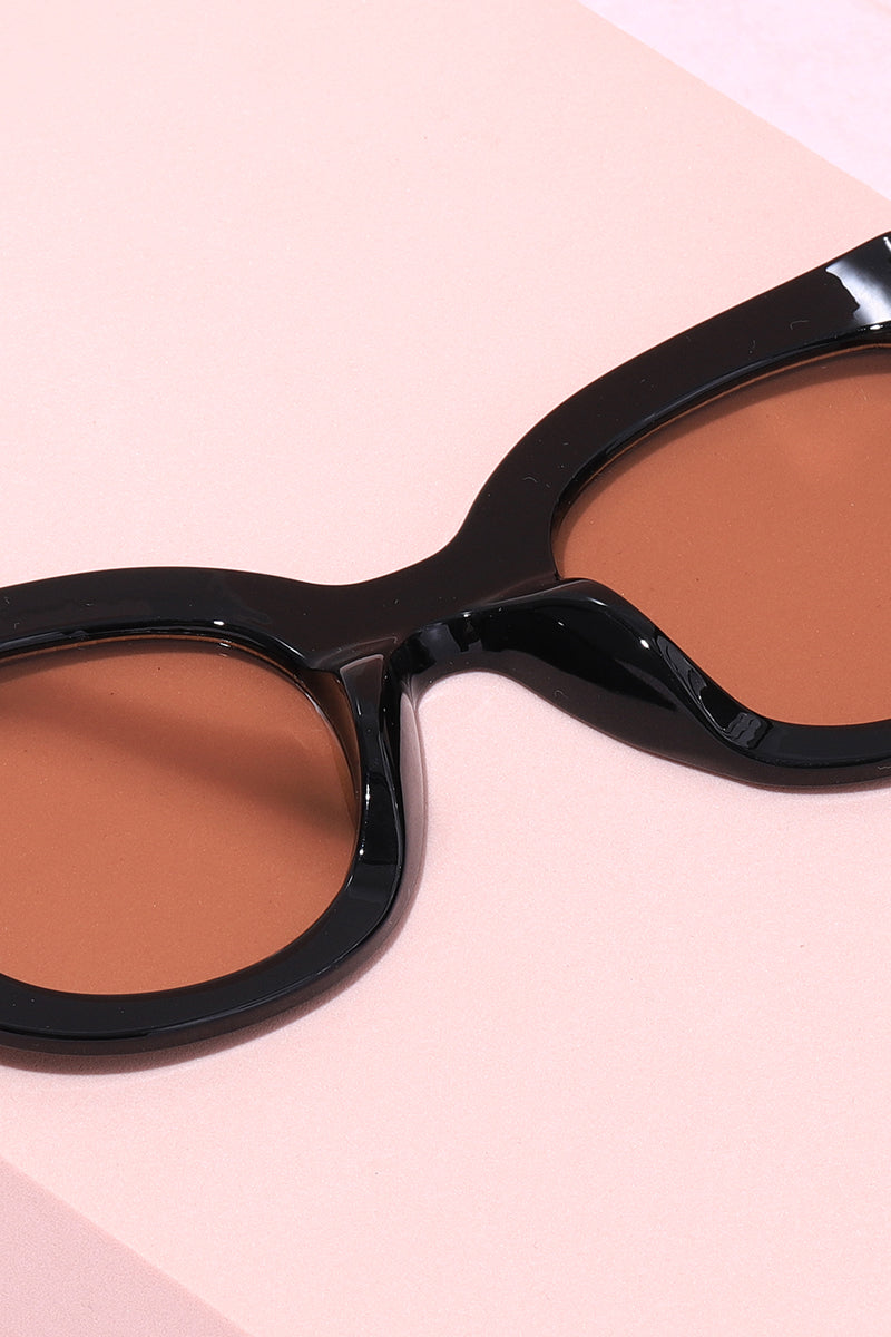 Paloma Oversize Frame Sunglasses Sunglasses Mure + Grand 